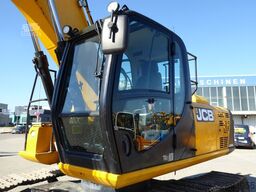 JCB JS220 LC mit Oilquick OQ70/55