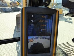 JCB JS220 LC mit Oilquick OQ70/55