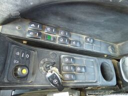 JCB JS220 LC mit Oilquick OQ70/55
