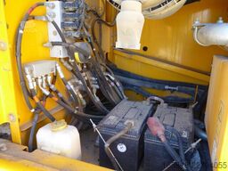 JCB JS220 LC mit Oilquick OQ70/55