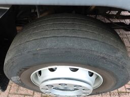 DAF 45 LF 290 Bakwagen + Laadklep 1500 kg