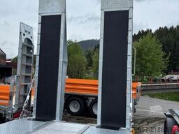 MÜLLER-MITTELTAL 3- achs Sattel.-Luft-Lenk,hydr. Rampe mit Gummi