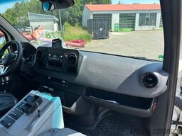 MERCEDES-BENZ Sprinter 519 / 4x4 / RTW / WAS / Trage
