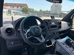 MERCEDES-BENZ Sprinter 519 / 4x4 / RTW / WAS / Trage