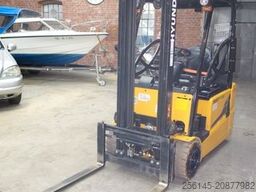 HYUNDAI 18BT-9U UVV 4,25m Hubh 1680kg Ladegerät