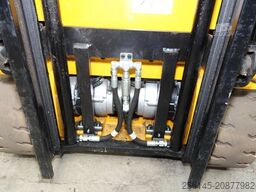 HYUNDAI 18BT-9U  UVV  4,25m Hubh 1680kg Ladegerät