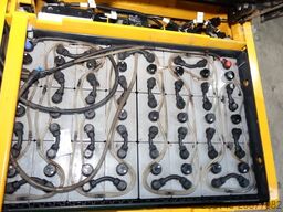 HYUNDAI 18BT-9U  UVV  4,25m Hubh 1680kg Ladegerät