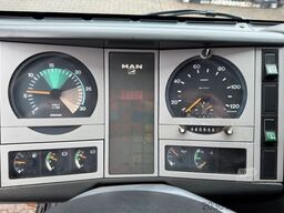 MAN LE 11.220C 4x2 Pritsche Kran HIAB 071