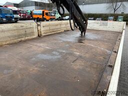 MAN LE 11.220C 4x2 Pritsche Kran HIAB 071