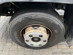 MAN LE 11.220C 4x2 Pritsche Kran HIAB 071