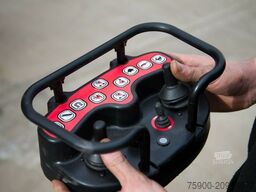  Red Rhino 7000 PLUS Backenbrecher Neumaschine