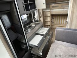 Hobby De Luxe 490 KMF Modell 2026 1800kg Garage