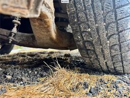 Toyota Hiace 4WD with 2 sets of tires