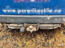 Toyota Hiace 4WD with 2 sets of tires