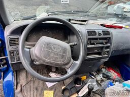 Toyota Hiace 4WD with 2 sets of tires