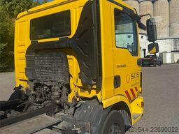 MAN TGL 12.220 4x2 Wrecker Truck