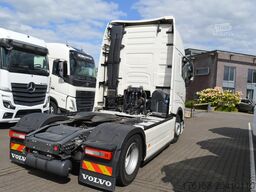 VOLVO FH 460 Globetrotter XL i-Save SideSkirts