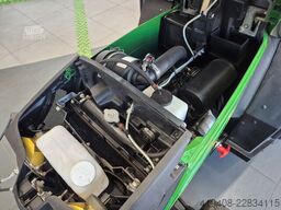John Deere 1026R 4WD - Serviced! - PLOW + SPREADER GRATIS!
