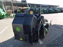 John Deere X950R mit Anbaugeräten