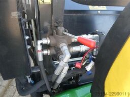 John Deere X950R mit Anbaugeräten