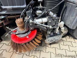 MERCEDES-BENZ ACTROS 1830 4x2 Kehrmaschine BUCHER OPTIFANT8000