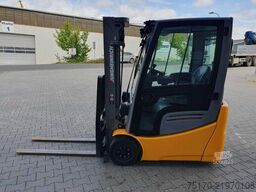 Jungheinrich EFG 215 / Triplex: 4.25m! / SS / 2.472h! / 2020