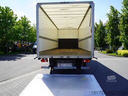 Renault D280 16T / Box truck 18 EPAL / Tail lift