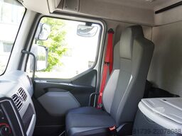 Renault D280 16T / Box truck 18 EPAL / Tail lift