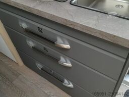 Hobby De Luxe 490 KMF Modell 2025,  TV-Halter, 1800 kg