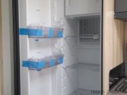 Hobby De Luxe 490 KMF Modell 2025,  TV-Halter, 1800 kg