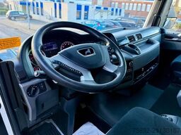 MAN TGX 33.560 / 6x4 / Retarder / Blatt Luft / Eu6