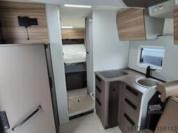 BÜRSTNER B66 TD IT 732  Sofort verfügbar / Hubbett / Auto