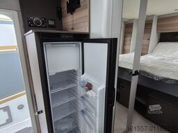 BÜRSTNER B66 TD IT 732  Sofort verfügbar / Hubbett / Auto