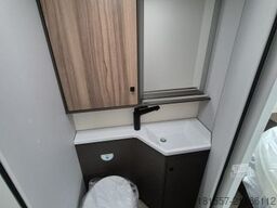 BÜRSTNER B66 TD IT 732  Sofort verfügbar / Hubbett / Auto