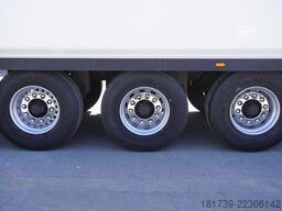 Lamberet reefer semi-trailer/ Carrier Vector 1550