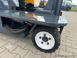 Combilift C2500 / Compact / Wide positioner