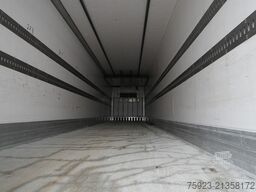 LAMBERET 3 Axle frigo trailer with CARRIER VECTOR 1950 MT