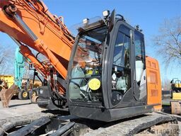 HITACHI ZX225
