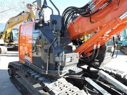 HITACHI ZX225