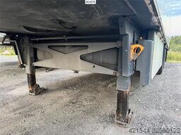 Schmitz Cargobull Box Semi-Trailer with Refrigeration/Freezer Unit a