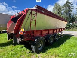 Red River Asphalt Semi-Trailer