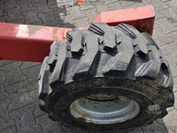 Manitou TMT 20-20SR Mitnahmestapler 2000 kg Tragkraft Staplergabel und Stroh- Heugabel