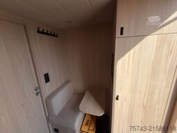  STX Trailer  3-4 Pferde Wohnung, Dusche WC,