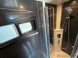  STX Trailer  3-4 Pferde Wohnung, Dusche WC,