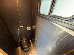  STX Trailer  3-4 Pferde Wohnung, Dusche WC,