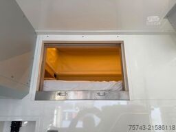  STX Trailer  3-4 Pferde Wohnung, Dusche WC,