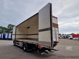 Volvo FM 370 Globetrotter 4x2 - Buggsbygg box with si...