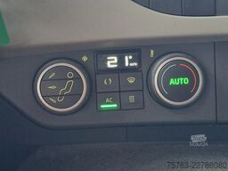 Volvo FM 370 Globetrotter 4x2 - Buggsbygg box with si...