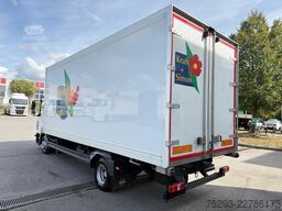 Mercedes-Benz Atego 818L Carrier Xarios600 seitli. Treppe TÜV