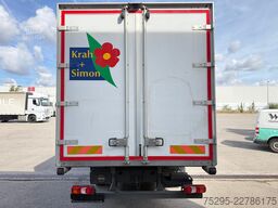 Mercedes-Benz Atego 818L Carrier Xarios600 seitli. Treppe TÜV